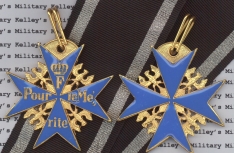 WWI Imperial German Blue Max Medal, Double Sided