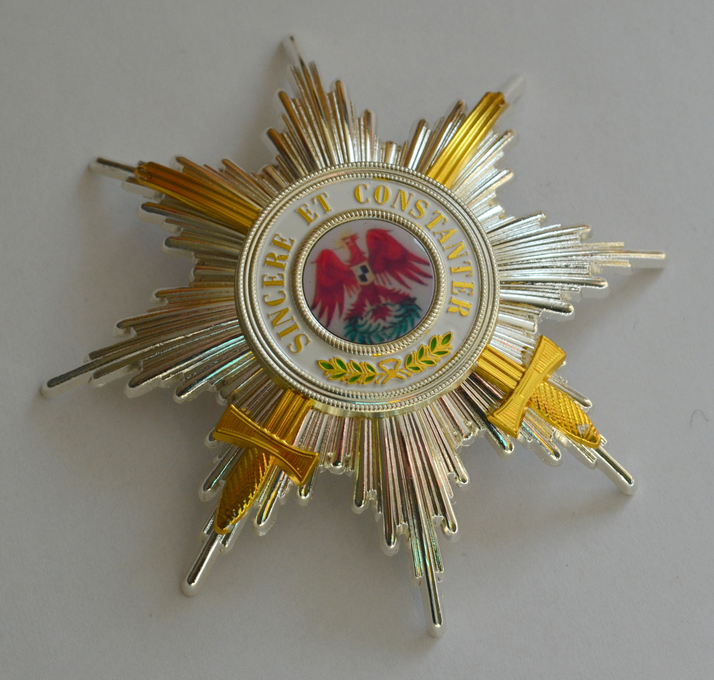 Order of the Red 1st Class Cross Breast Star W/Swords: Military